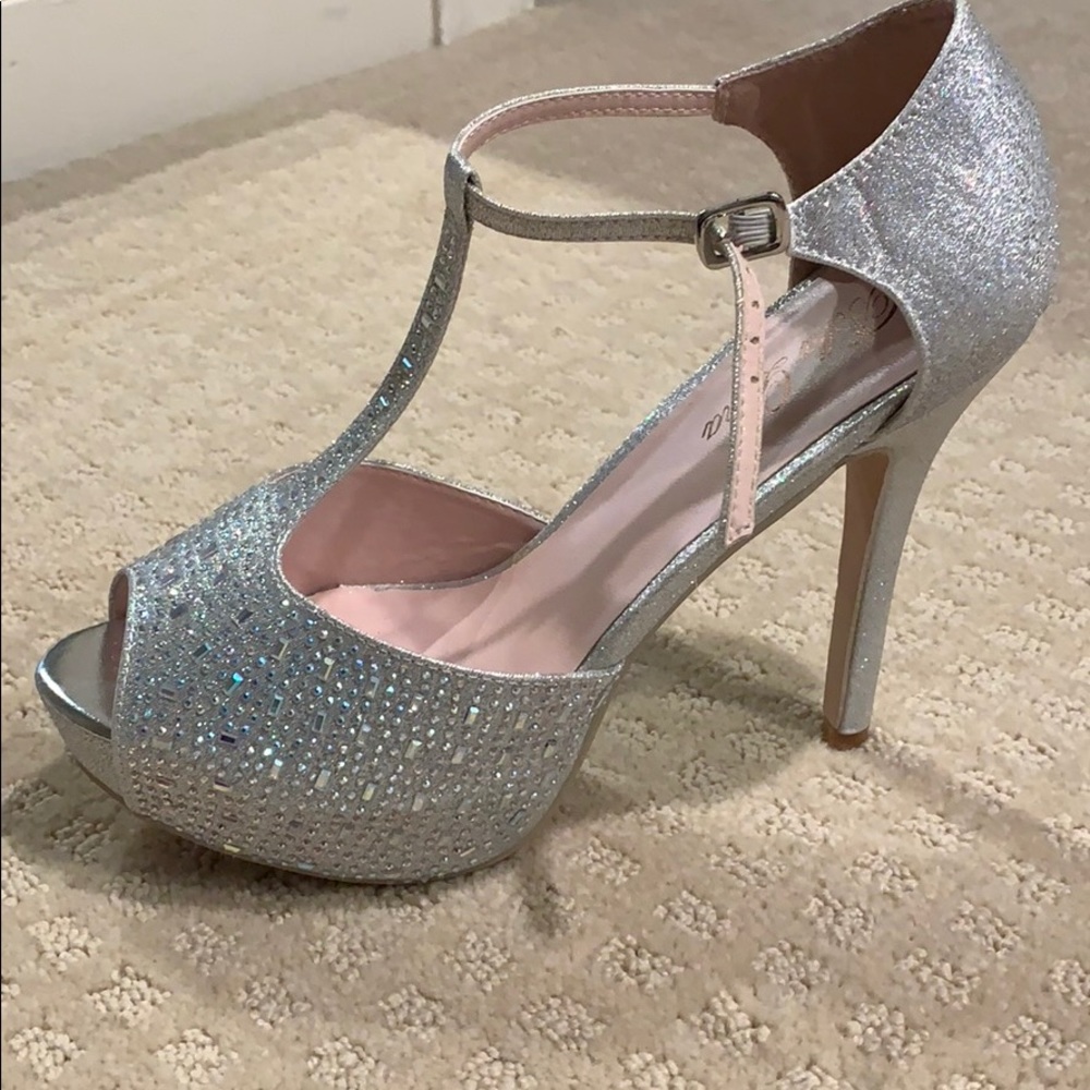 Bella Luna T strap Platform Silver Sandal